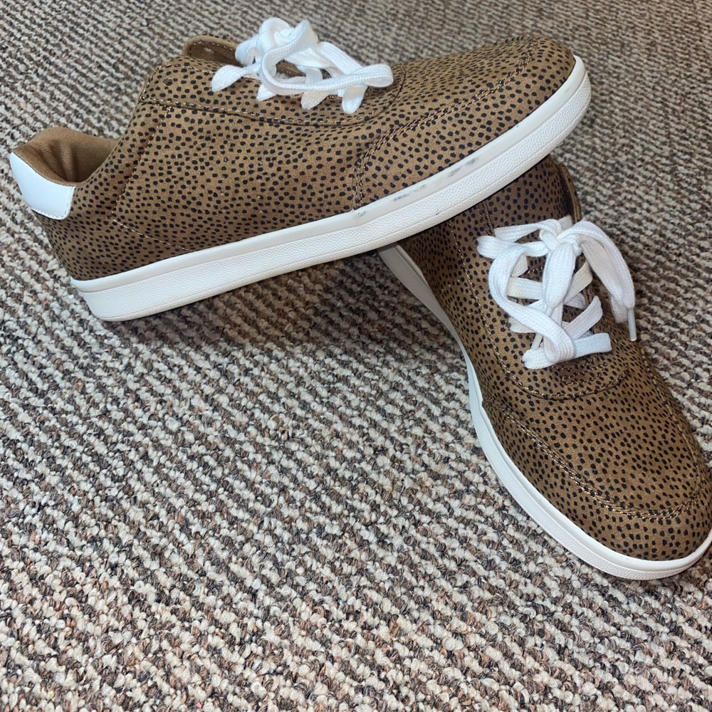 Old navy animal print sneakers size 10